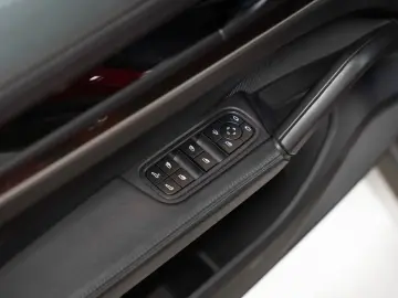 PORSCHE Cayenne S Massage 4SeatsVentilation 360 SoftClose