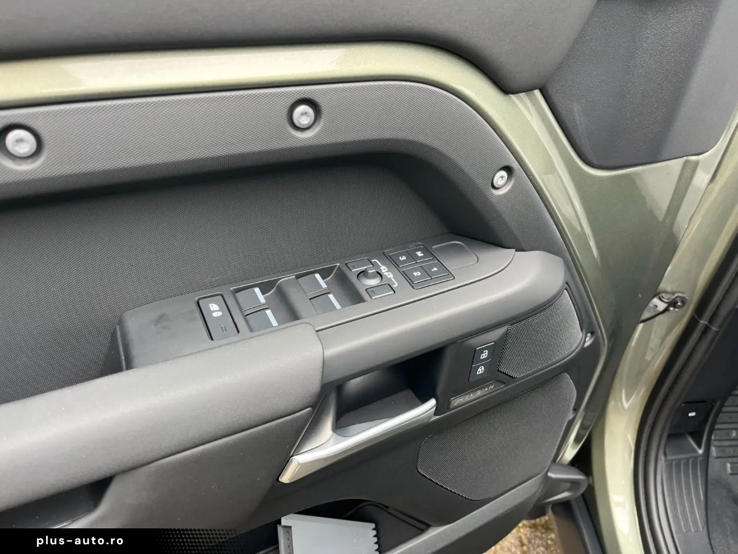 LAND ROVER Defender 110 X-Dynamic SE HeadUp eAHK 20