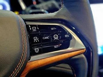 JEEP Grand Cherokee 5.7 V8 L Summit Reserve TV 6Sitze