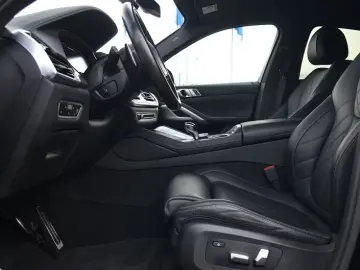 BMW X6 M50i