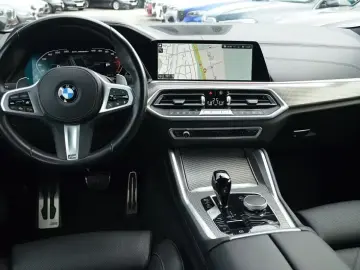 BMW X6 M50i