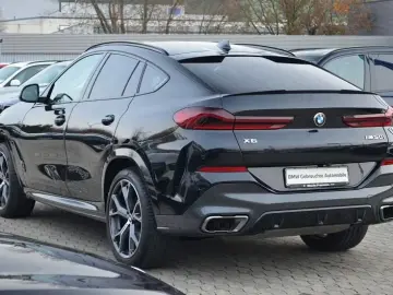 BMW X6 M50i
