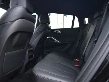 BMW X6 M50i