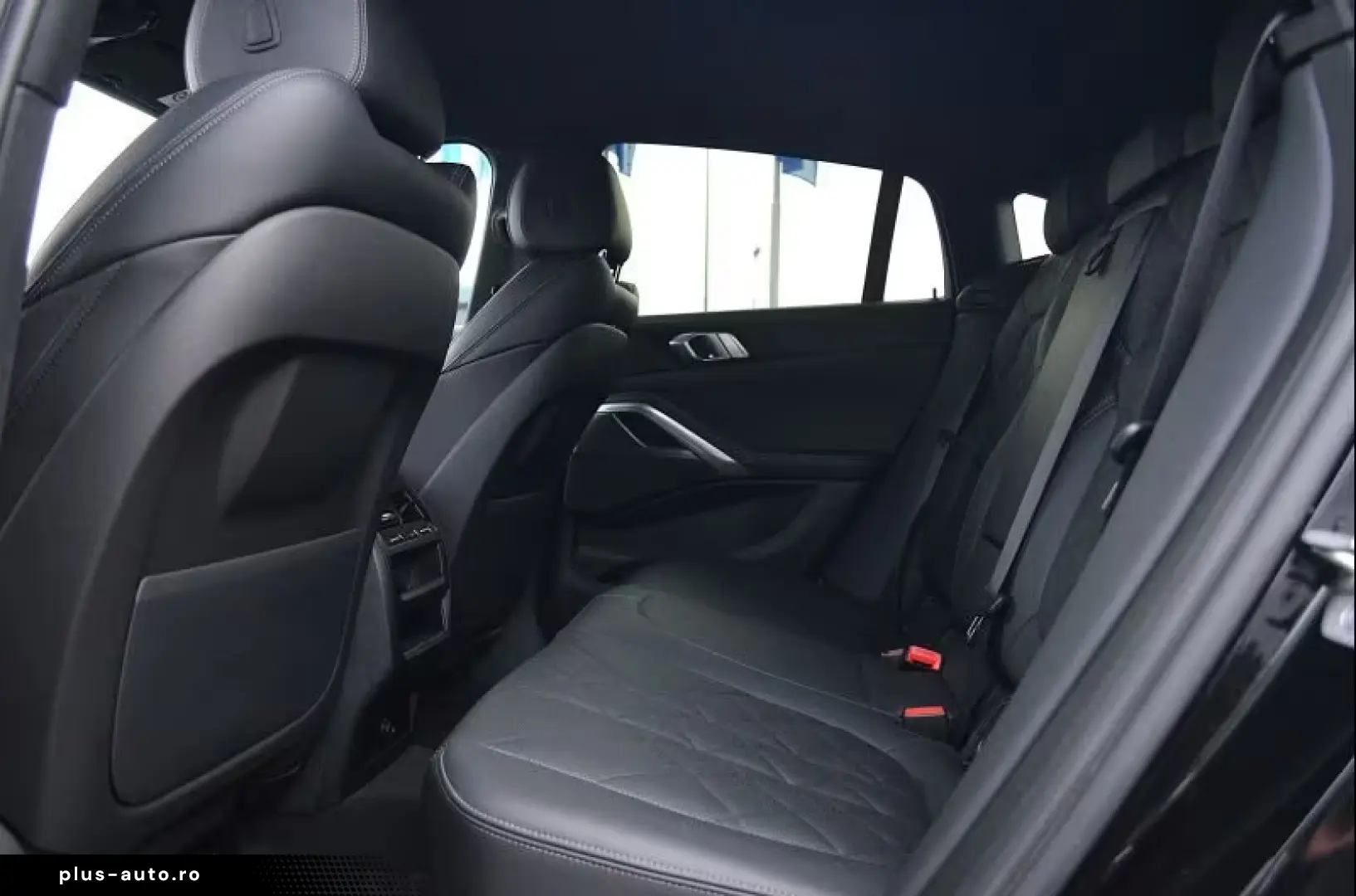 BMW X6 M50i