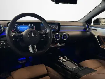 MERCEDES-BENZ CLA 200 9G AMG-LINE