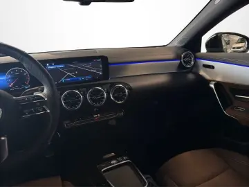 MERCEDES-BENZ CLA 200 9G AMG-LINE