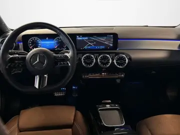 MERCEDES-BENZ CLA 200 9G AMG-LINE