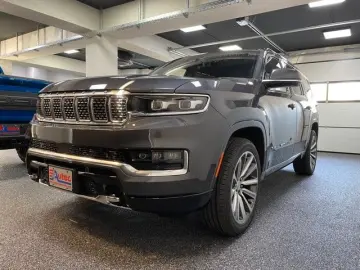 JEEP GRAND WAGONEER 6.4L V-8 LPG  NIGHT VIEW 1. HAND