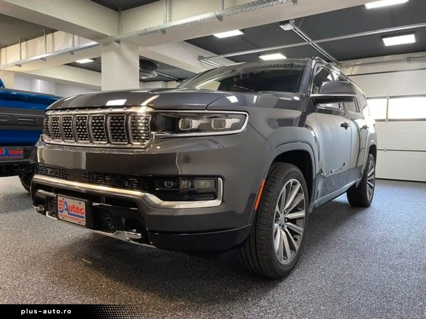 JEEP GRAND WAGONEER 6.4L V-8 LPG  NIGHT VIEW 1. HAND