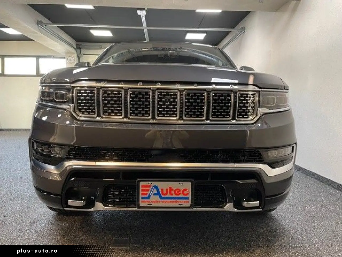 JEEP GRAND WAGONEER 6.4L V-8 LPG  NIGHT VIEW 1. HAND