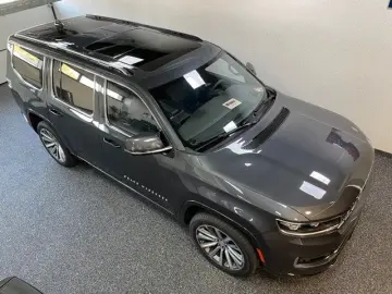 JEEP GRAND WAGONEER 6.4L V-8 LPG  NIGHT VIEW 1. HAND