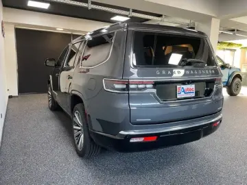 JEEP GRAND WAGONEER 6.4L V-8 LPG  NIGHT VIEW 1. HAND