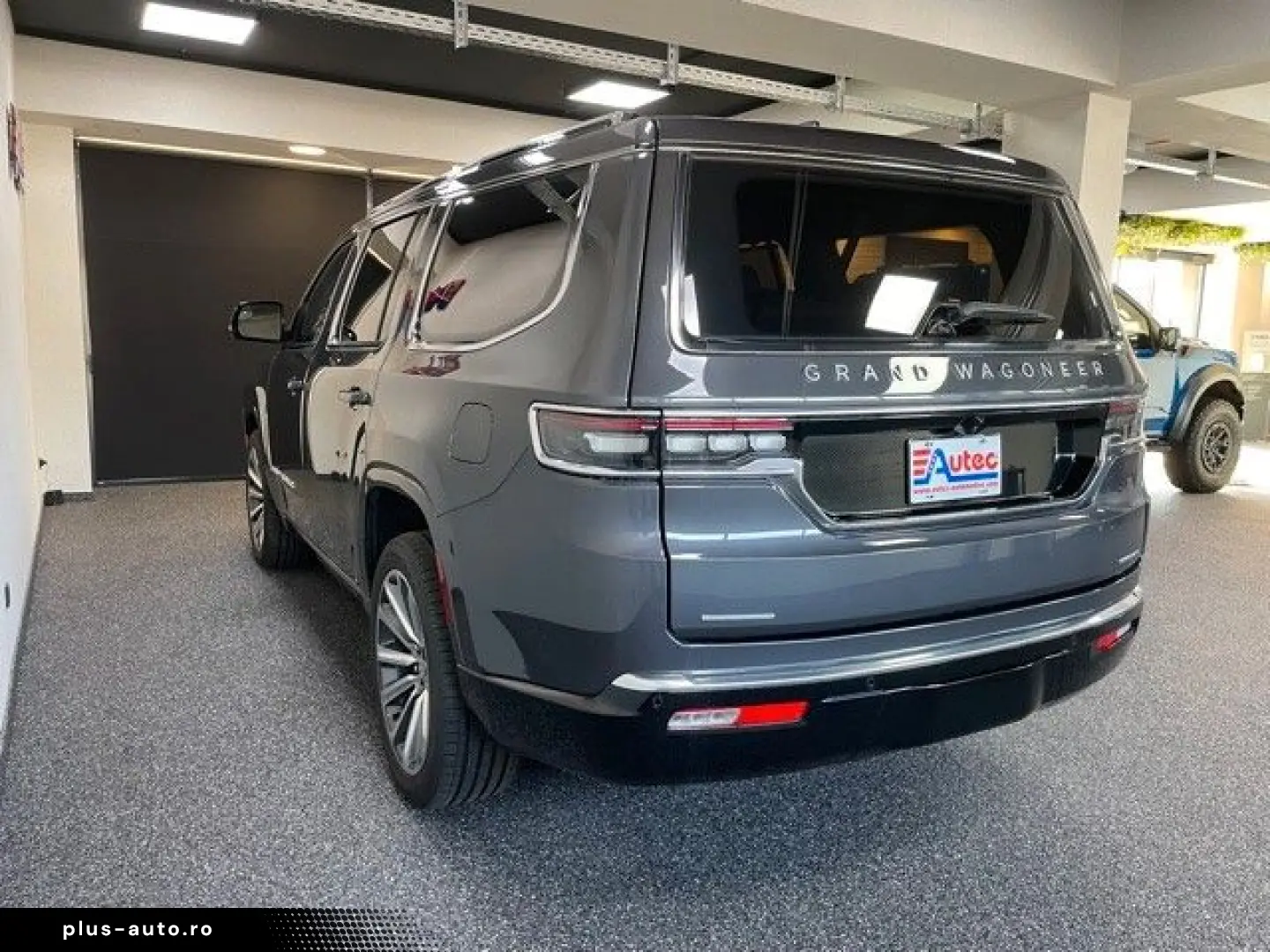 JEEP GRAND WAGONEER 6.4L V-8 LPG  NIGHT VIEW 1. HAND