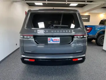 JEEP GRAND WAGONEER 6.4L V-8 LPG  NIGHT VIEW 1. HAND