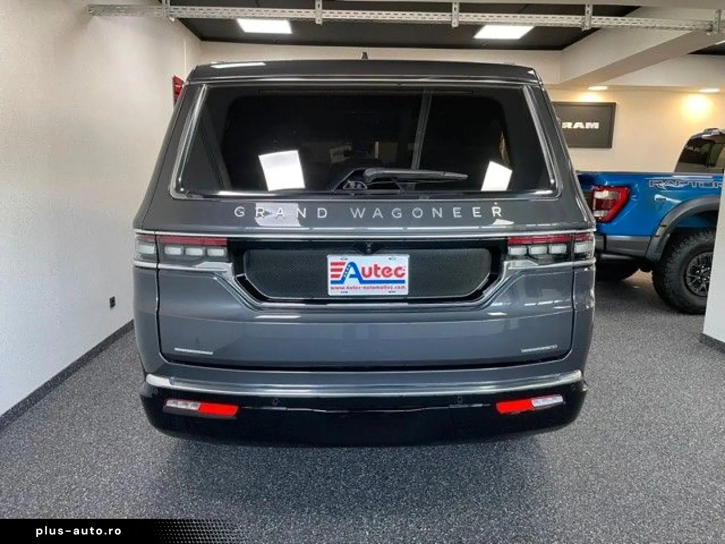 JEEP GRAND WAGONEER 6.4L V-8 LPG  NIGHT VIEW 1. HAND