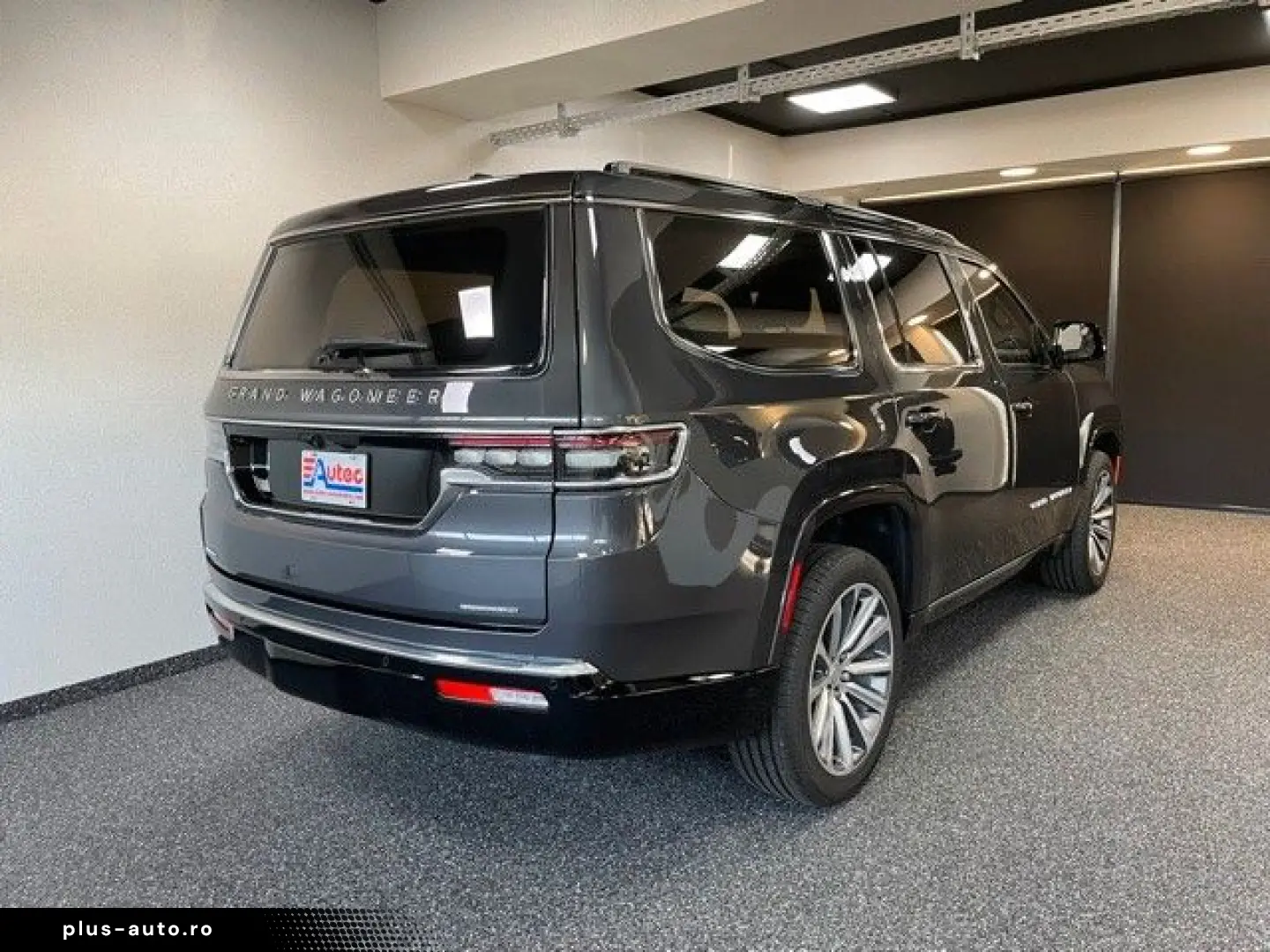 JEEP GRAND WAGONEER 6.4L V-8 LPG  NIGHT VIEW 1. HAND