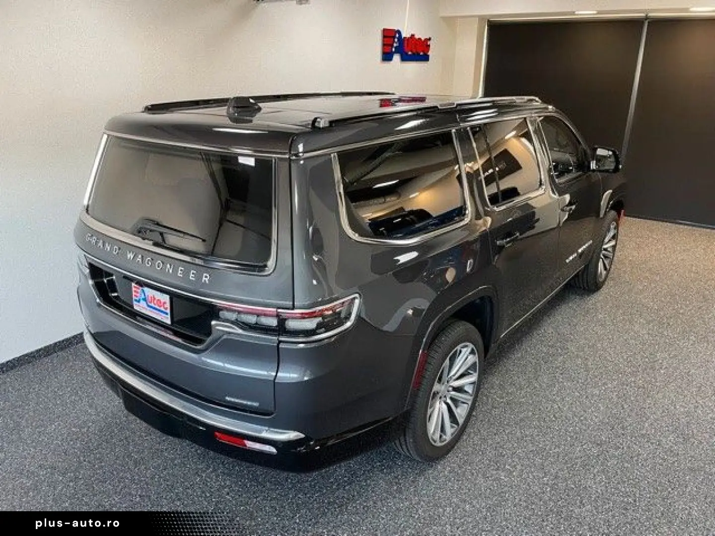 JEEP GRAND WAGONEER 6.4L V-8 LPG  NIGHT VIEW 1. HAND