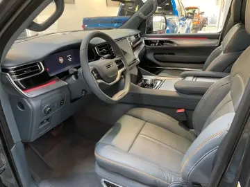 JEEP GRAND WAGONEER 6.4L V-8 LPG  NIGHT VIEW 1. HAND