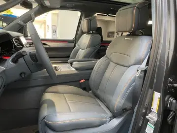 JEEP GRAND WAGONEER 6.4L V-8 LPG  NIGHT VIEW 1. HAND