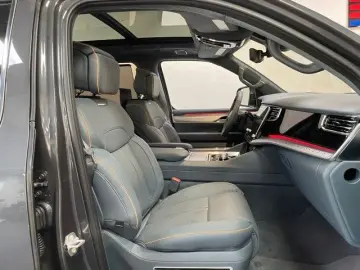 JEEP GRAND WAGONEER 6.4L V-8 LPG  NIGHT VIEW 1. HAND