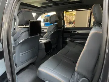 JEEP GRAND WAGONEER 6.4L V-8 LPG  NIGHT VIEW 1. HAND