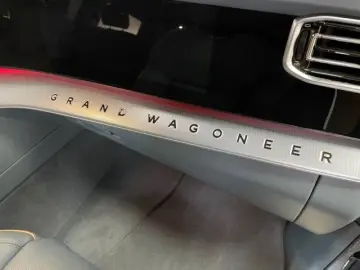 JEEP GRAND WAGONEER 6.4L V-8 LPG  NIGHT VIEW 1. HAND