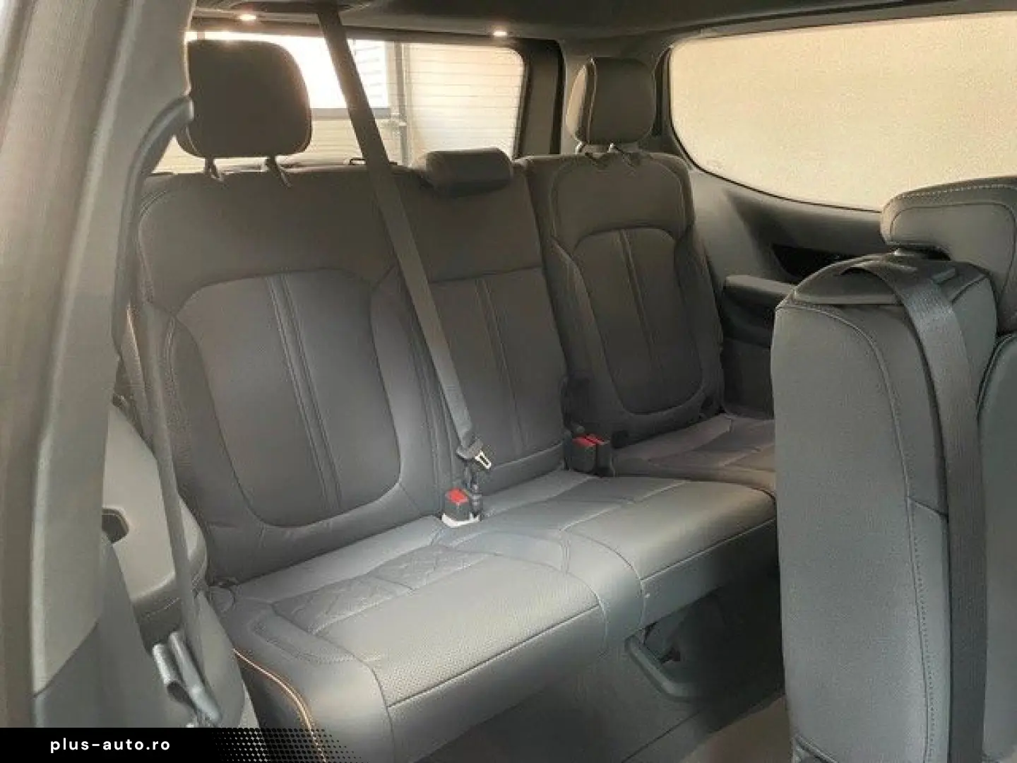 JEEP GRAND WAGONEER 6.4L V-8 LPG  NIGHT VIEW 1. HAND
