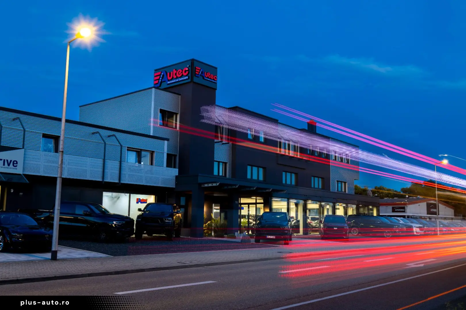 JEEP GRAND WAGONEER 6.4L V-8 LPG  NIGHT VIEW 1. HAND