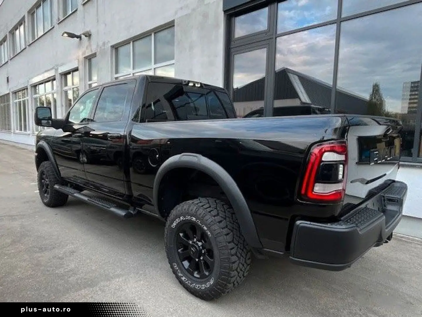 DODGE RAM 2500 CREW CAB POWER WAGON 6.4l V8