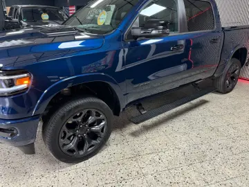 DODGE RAM 5.7 HEMI 4X4 LIMITED LCD TACHO PANO ACC 360
