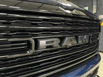 DODGE RAM 5.7 HEMI 4X4 LIMITED LCD TACHO PANO ACC 360
