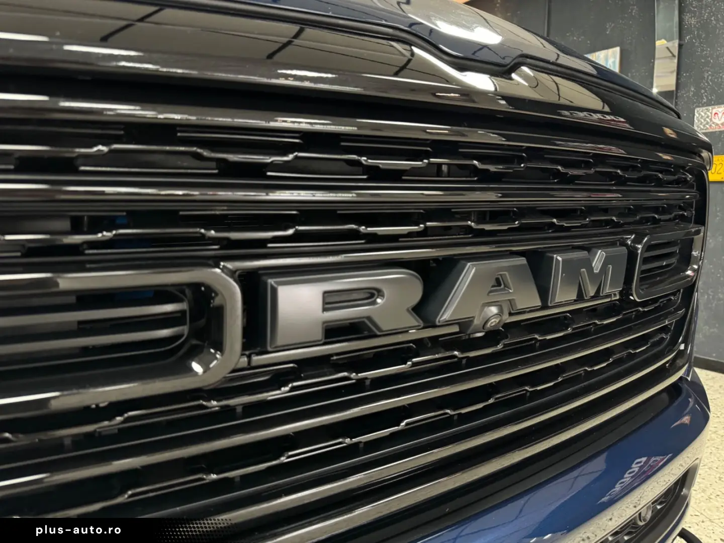DODGE RAM 5.7 HEMI 4X4 LIMITED LCD TACHO PANO ACC 360