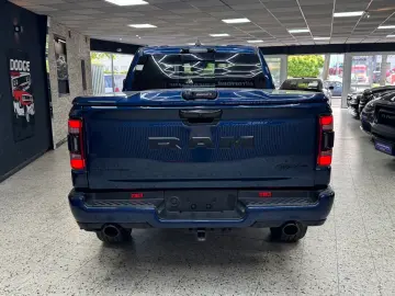 DODGE RAM 5.7 HEMI 4X4 LIMITED LCD TACHO PANO ACC 360