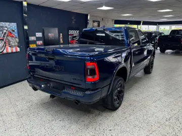 DODGE RAM 5.7 HEMI 4X4 LIMITED LCD TACHO PANO ACC 360
