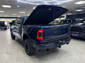 DODGE RAM 5.7 HEMI 4X4 LIMITED LCD TACHO PANO ACC 360