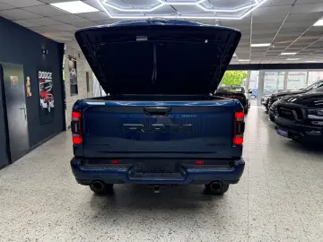 DODGE RAM 5.7 HEMI 4X4 LIMITED LCD TACHO PANO ACC 360