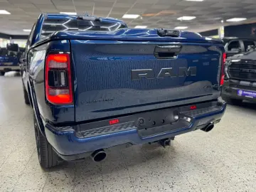 DODGE RAM 5.7 HEMI 4X4 LIMITED LCD TACHO PANO ACC 360