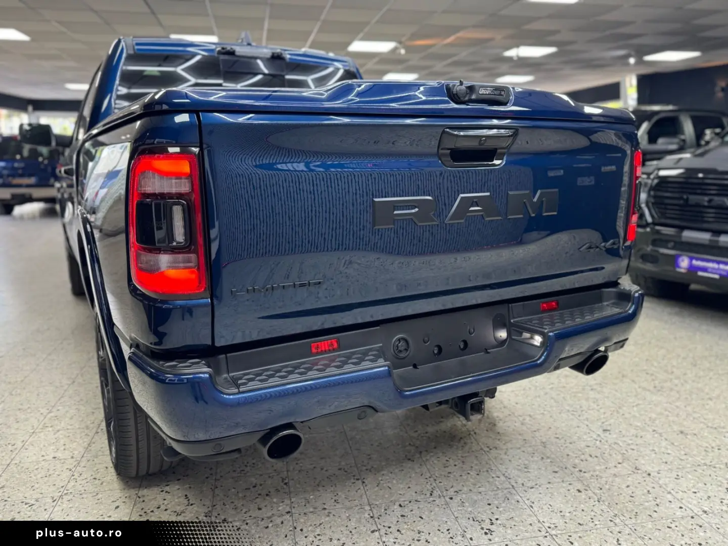 DODGE RAM 5.7 HEMI 4X4 LIMITED LCD TACHO PANO ACC 360