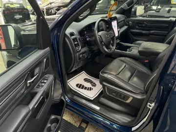 DODGE RAM 5.7 HEMI 4X4 LIMITED LCD TACHO PANO ACC 360