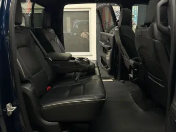 DODGE RAM 5.7 HEMI 4X4 LIMITED LCD TACHO PANO ACC 360