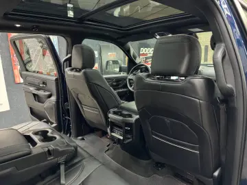 DODGE RAM 5.7 HEMI 4X4 LIMITED LCD TACHO PANO ACC 360