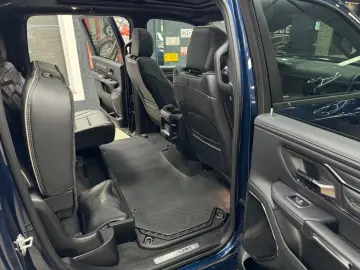 DODGE RAM 5.7 HEMI 4X4 LIMITED LCD TACHO PANO ACC 360