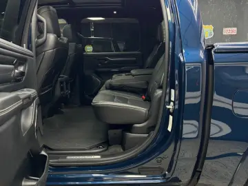 DODGE RAM 5.7 HEMI 4X4 LIMITED LCD TACHO PANO ACC 360