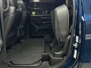 DODGE RAM 5.7 HEMI 4X4 LIMITED LCD TACHO PANO ACC 360