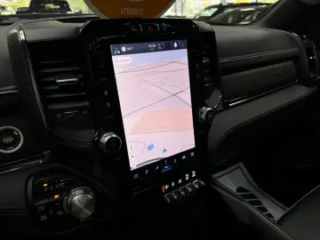 DODGE RAM 5.7 HEMI 4X4 LIMITED LCD TACHO PANO ACC 360