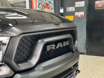 DODGE RAM 5.7 HEMI 4X4 Rebel  LCD-Tacho  Pano 12 NAVI