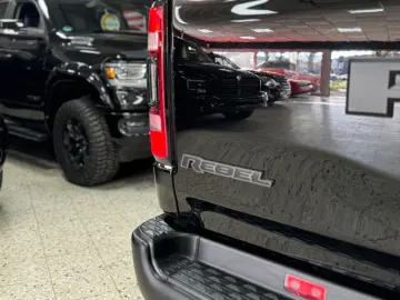 DODGE RAM 5.7 HEMI 4X4 Rebel  LCD-Tacho  Pano 12 NAVI