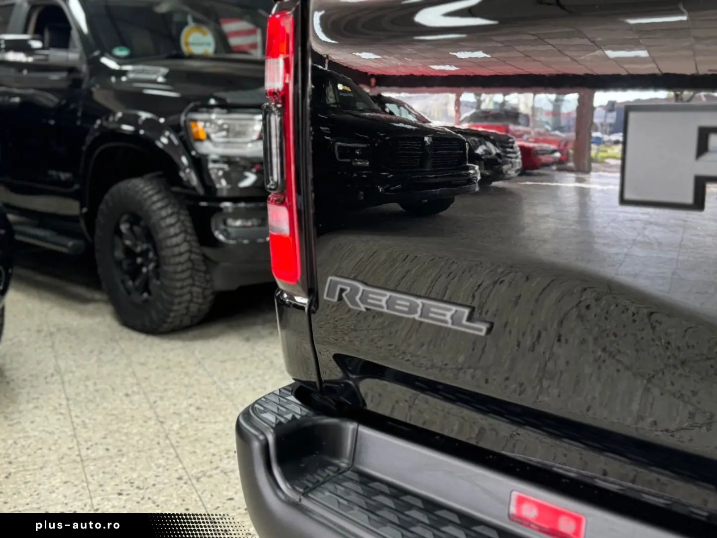 DODGE RAM 5.7 HEMI 4X4 Rebel  LCD-Tacho  Pano 12 NAVI