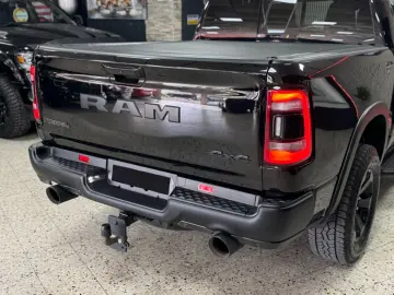 DODGE RAM 5.7 HEMI 4X4 Rebel  LCD-Tacho  Pano 12 NAVI