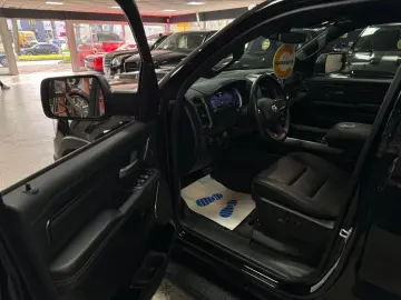 DODGE RAM 5.7 HEMI 4X4 Rebel  LCD-Tacho  Pano 12 NAVI